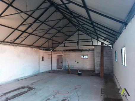  HALA OD 190 M2 SA KAMIONSKIM PRILAZOM NA KLISI