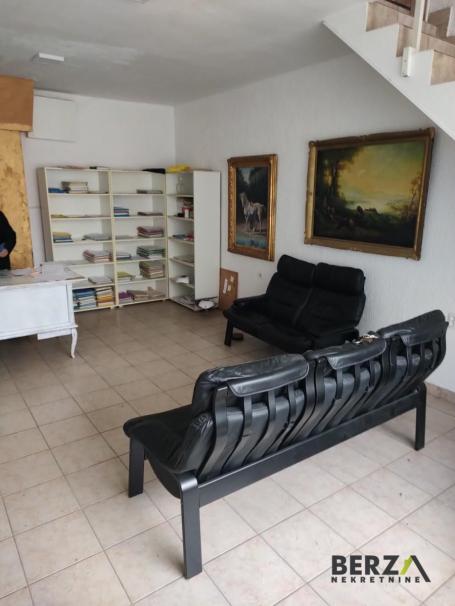  PRAZAN ULIČNI LOKAL OD 52 M2 NA PROMETNOM MESTU, CARA DUŠANA