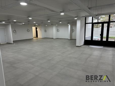  IZDAJE SE POSLOVNI PROSTOR  SREMSKA KAMENICA 270 m PRIZEMLJEAgencijska ifra 9110518Izdaje se atrakt