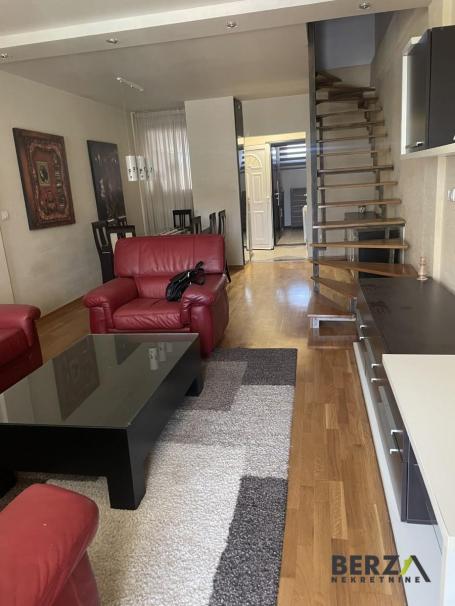 LUKSUZNA, NAMEŠTENA PETOSOBNA KUĆA SA BAZENOM, PET FRIENDLY, LIPOV GAJ