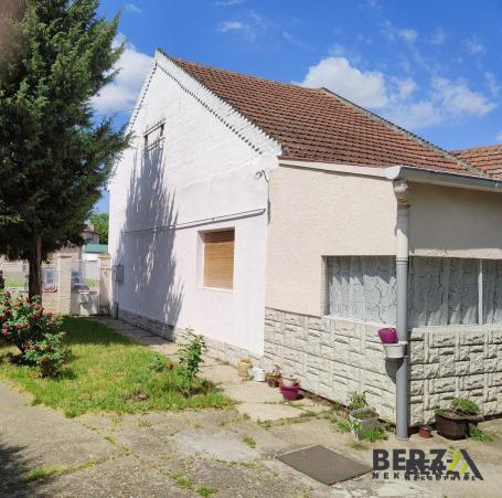  POLUNAMEŠTENA ČETVOROSOBNA PET FRIENDLY KUĆA OD 100 M2 SA DVORIŠTEM NA TELEPU