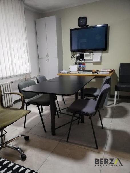  ODLIČAN POSLOVNI PROSTOR NA BULEVARU OSLOBOĐENJA, POGODAN ZA BROJNE DELATNOSTI 