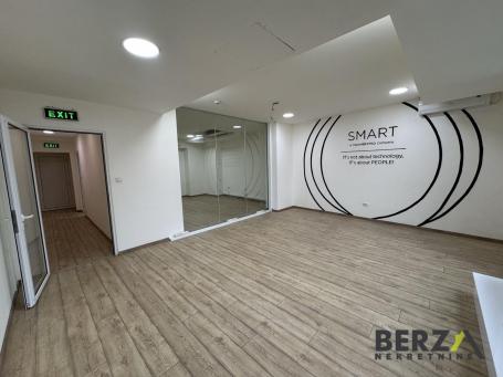 ODLIČAN POSLOVNI PROSTOR SA SVIM TROŠKOVIMA U CENI, STROGI CENTAR