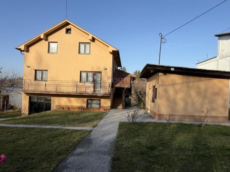 RIPANJ plac 10,4 ara i KUĆA 340m2 TOP Ponuda