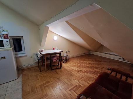 Jednoiposoban stan nadomak centra grada 