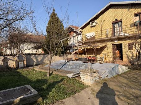 Krnjača , uknjižena kuća ID#13403