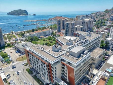 Prodaja poslovnog prostora 37m² u prestižnom kompleksu TQ Plaza – strogi centar Budve