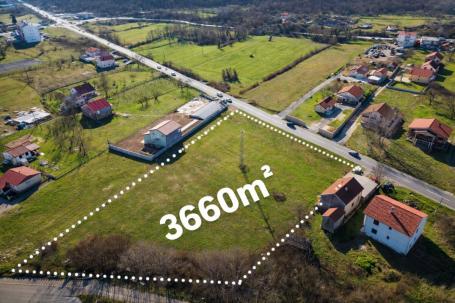 Plac površine 3.660 m² u Spužu sa dozvolom za hangar