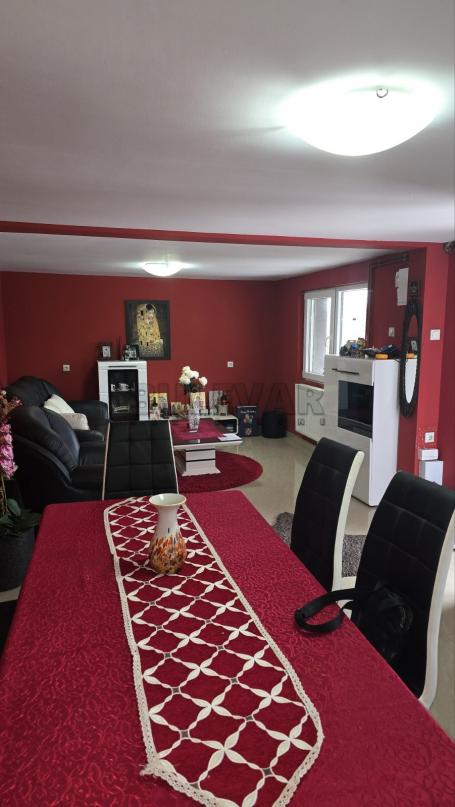 Izdaje se kuća u naselju Prosek, 75m2