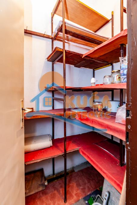 Deo kuće u blizini Doma zdravlja, 131m2