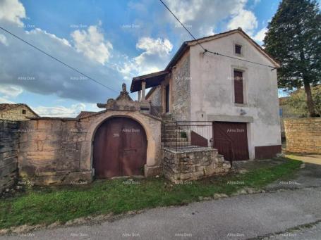Kuća Prodaju se dvije stare kamene  kuće , blizina grada Poreča. 