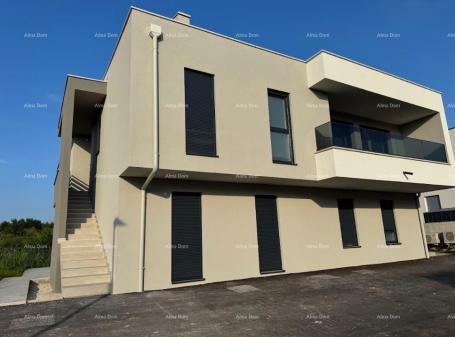 Wohnung Luxuriöse zweistöckige Wohnung mit Meerblick und geräumiger Terrasse in Zambratija