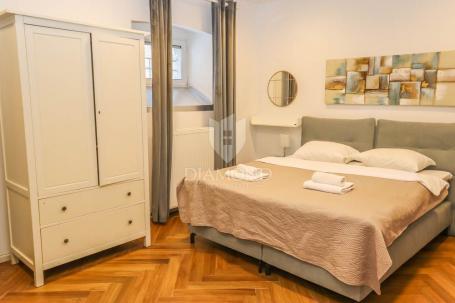Pula, Zentrum, Etage mit drei Wohneinheiten