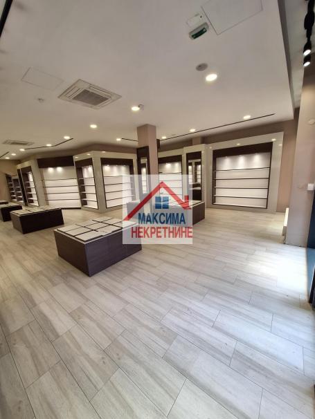 Izdavanje, Poslovni prostor, 226m2 , Bulevar Oslobođenja