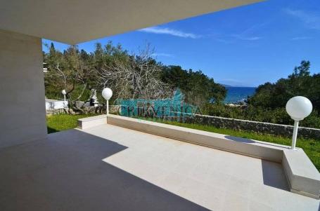 Otok Krk, grad Krk apartman na 1. katu, prvi red do mora 