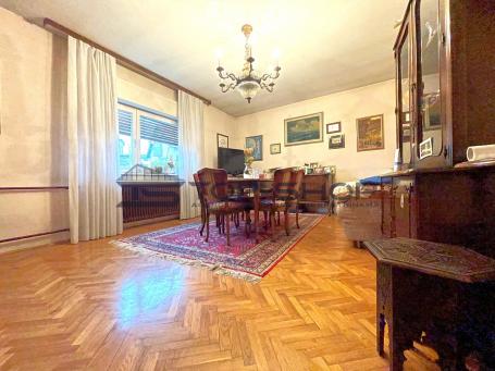 Kustošija, obiteljska kuća na 2 etaže 6S + 4 parkirna mjesta, 260m2