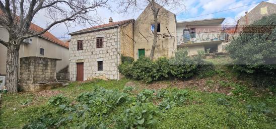 Imotski Berinovac dvije kuće 134 m2 + dvorište