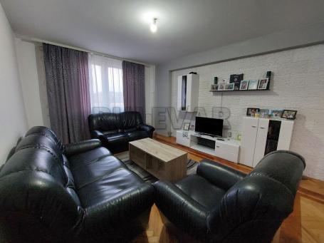 Izdaje se trosoban stan kod DIF-a, 68m2