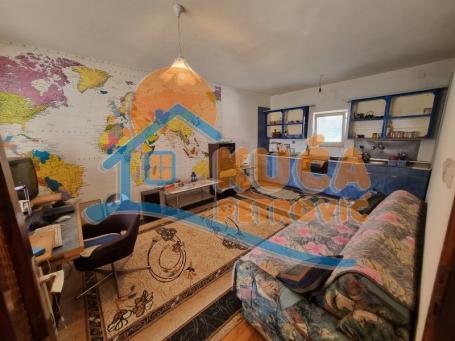 Kuća u naselju B. Bjegović, 309 m2, na placu od 240 m2