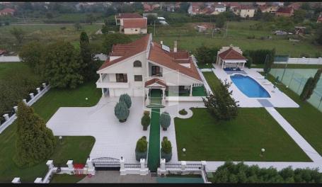 Vila, 680m2, Tološi, Podgorica