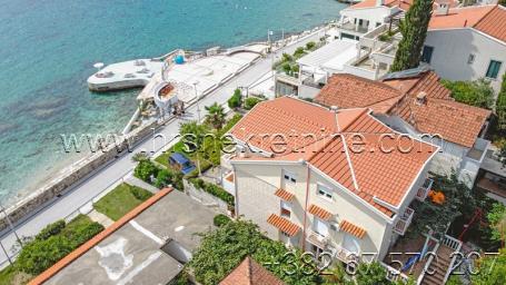 Dva stana i poslovni prostor na obali mora Herceg Novi