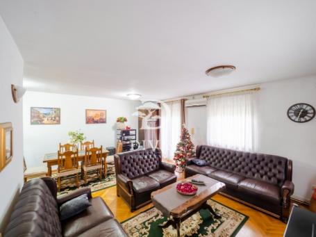 Uknjižena kuća, na placu od 2, 4 ara,  Vojvode Vlahović, Braće Jerković 140m²