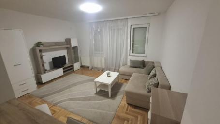 Garsonjera 29m Podbara