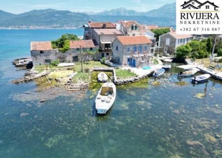 Zu verkaufen authentisches Steinhaus in Bjelila Tivat