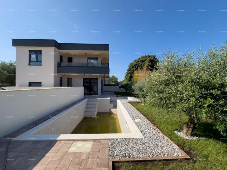 Haus Wir verkaufen eine Doppelhaushälfte mit Pool und Garage