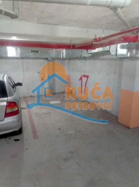 Izdaje se garažno mesto u naselju Vagres city, 12m2!