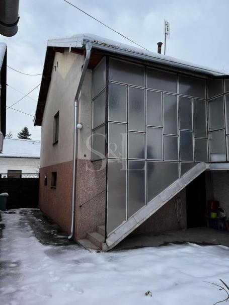 ŠIRI CENTAR – KUĆA SA VELIKIM PLACEM I GARAŽOM!!!
