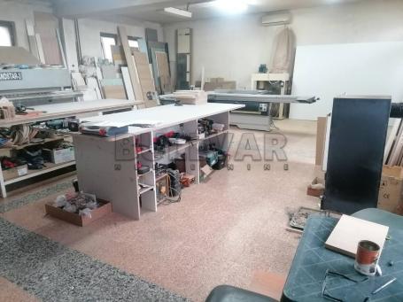 Odličan poslovno-stambeni objekat 350m2,  plac 593m2, Gabrovački put