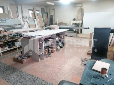 Odličan poslovno-stambeni objekat 350m2,  plac 593m2, Gabrovački put