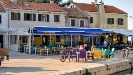 Veli Lošinj, Otok Lošinj - Restoran, 80 m2