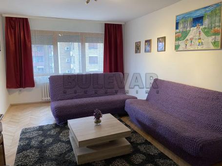 Odličan trosoban stan, namešten, 69m2, 7. sprat, kod Pravnog fakulteta