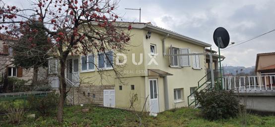 ISTRA, LABIN - Kuća s dva stana s velikim terasama, garaža i ognjište s galerijom u neposrednoj bliz