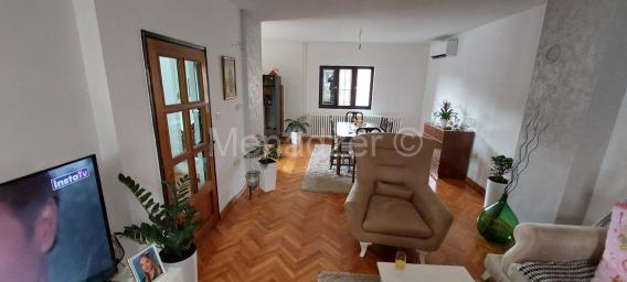 Ostruznica, 283m2 2kuce+pomoćni objekto, 10a, 4, sob+3,0sob,3kup, uknjiž