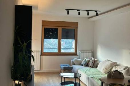 Namešten 3. 0 stan u Zemunu, sa garažom, 70m2