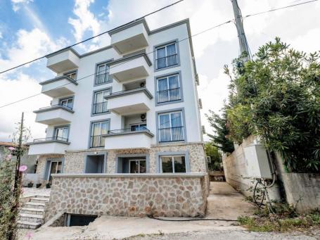 Moderan spreman apart-hotel na prodaju u Utjehi, Barska riviera
