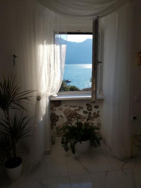 Na prodaju apartman 10 m od mora, Stoliv 