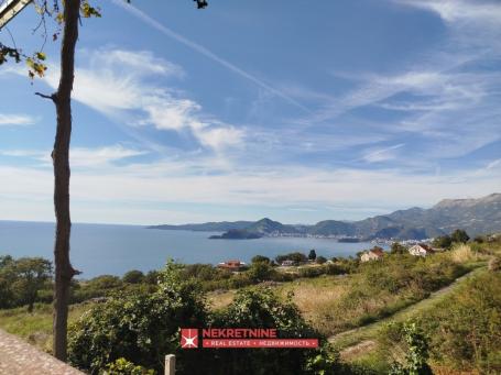 Urbanizovana parcela za gradnju vile sa postojećom kućom na placu, Budva, Blizik