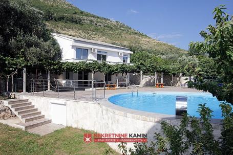 Kuća sa bazenom u Reževićima