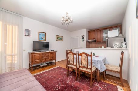 Na prodaju jednosoban stan, Sveti Stefan – 50m²