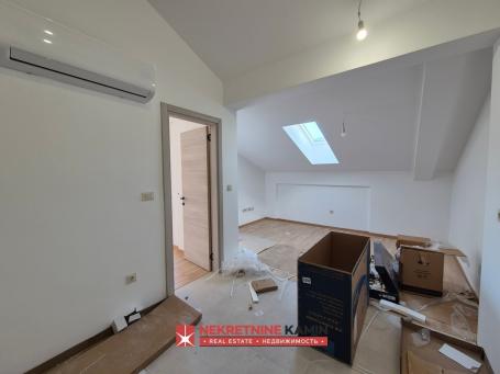 Jednosoban stan 55m2 sa galerijom u novogradnji, Adok, Budva