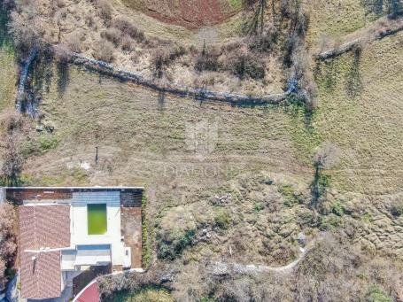 Odličan građevinski teren blizu Rovinja