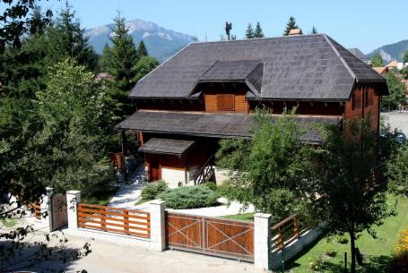 Kuća, 300m2, Centar, Kolašin