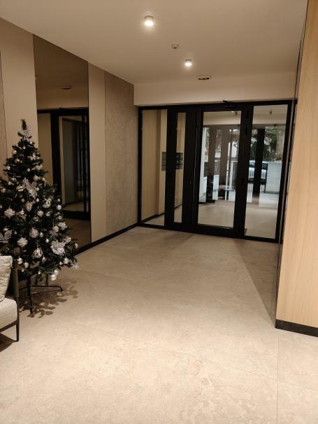 VOZDOVAC AUTOKOMANDA 210m2 , 650000e