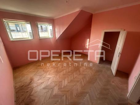 Trosobni stan u centru Splita – renovacija, visoki stropovi
