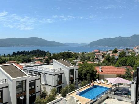 Two-bedroom apartment 50m2 with a 47m2 roof terrace and sea view – Tivat, Kava