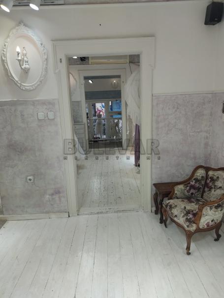 Izdaje se poslovni prostor u centru Niša, 100m2!